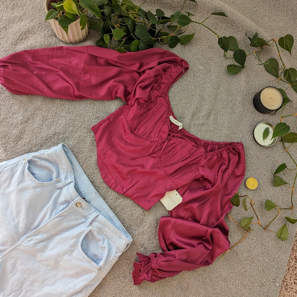 Altar'd State Top NWT Size S Cherry Cropped Sweetheart Neck Long Sleeves Ties